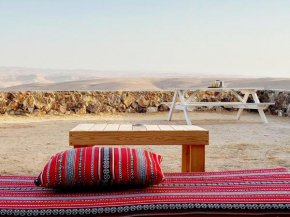 Desert view נוף מדבר - private villa with a bedouin tent